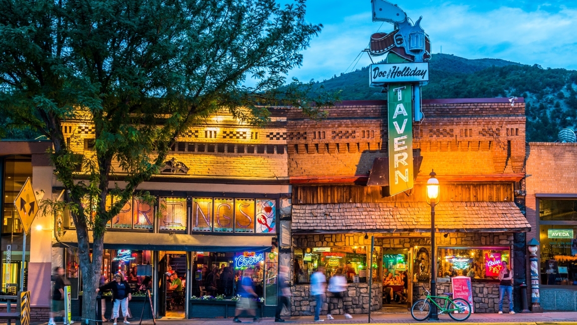 Image of a tavern in Glenwood Springs