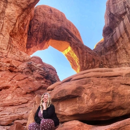 Image of tourist, Megan Sadler with the canyons
