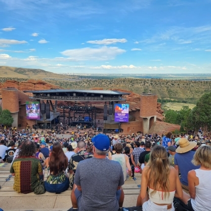 Image of a large audience in front of a large stage facing the Canyons